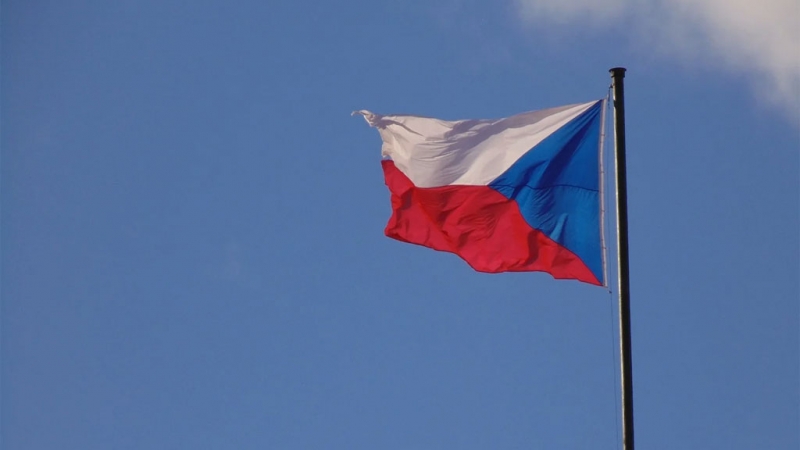 Чехия настаивает на массовом сокращении в посольстве РФ в Праге