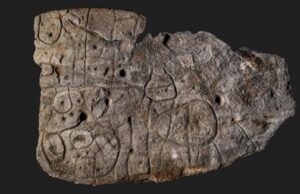 Позабытая каменная плита оказалась древнейшей картой в Европе