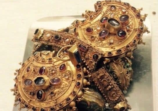 250 кг золота в могиле скифской царицы или Новый триумф черных археологов