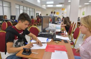 Вузы подорожали: сколько стоит учиться на контракте