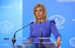 Захарова назвала причину выдачи российских паспортов жителям Донбасса