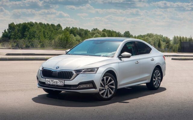 Дифирамбы и боль. Три мнения о новой Skoda Octavia