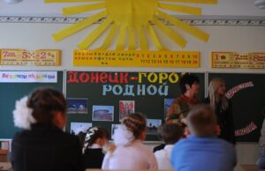День знаний в ЛДНР : первоклашек все меньше, а учиться все дороже