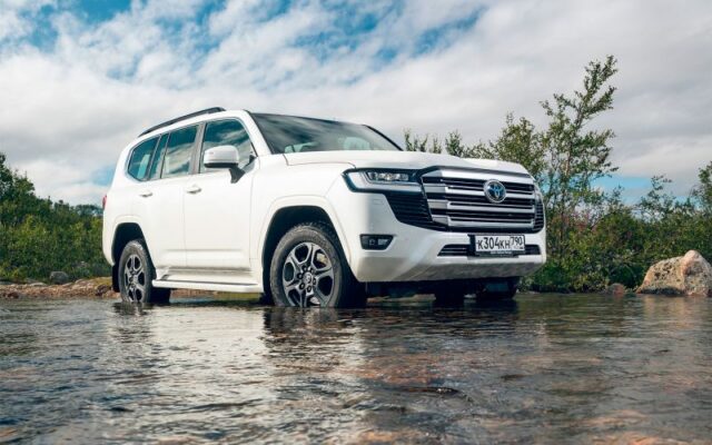 Двуличие Короля. Тест-драйв Toyota Land Cruiser 300