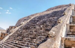 Под мексиканской пирамидой найдено сохранившееся подношение Богу-Змею 2000-летней давности