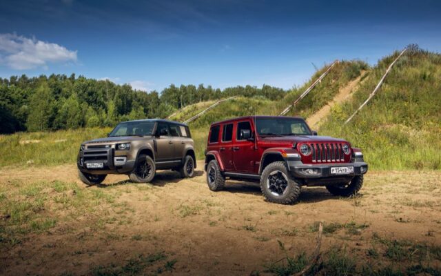 Бадди-муви. Тест-драйв Defender и Jeep Wrangler на танковом полигоне