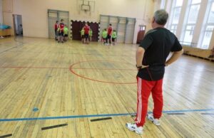 Латентных педофилов в школах и кружках никто не выявляет. Как защитить ребенка от возможных приставаний