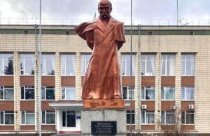 Нет гонорара — нет монумента: через 13 лет скульптор забрал с площади памятник Шевченко