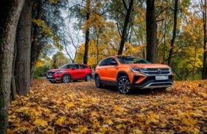 Красно-желтые дни. Volkswagen Taos против Kia Seltos