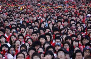 По прогнозам китайских ученых население страны в течение 30 лет сократится вдвое