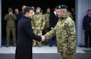 Зеленский призвал украинцев объединиться на фоне обострения в Донбассе