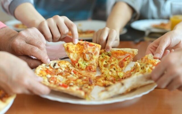 Сделать праздник незабываемым: заказать вкусную пиццу