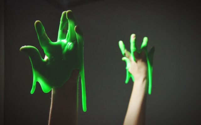 Светящиеся игрушки оптом: виды, кому будет интересна покупка