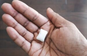 В США разработали жевательную резинку, существенно снижающую уровень коронавирусов в слюне