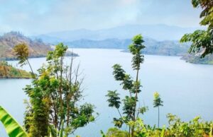 Африканское «озеро-убийца» Кива выглядит как рай, но таит в себе смертельный секрет