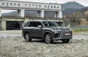 Два по триста. Тест-драйв нового Lexus LX