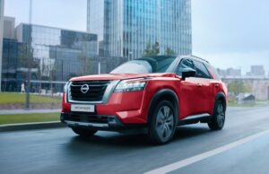 Nissan назвал российские цены на новый Pathfinder