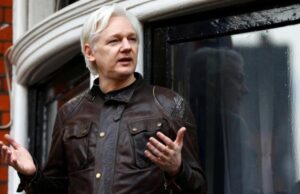 Президент Мексики предложил убежище Ассанжу