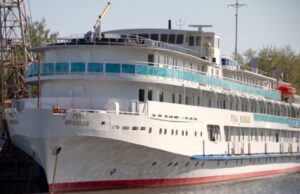 Аренда теплохода: когда стоит выбрать его, преимущества