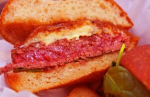 Серьезная проблема: в искусственном мясе содержится вполне настоящая кровь