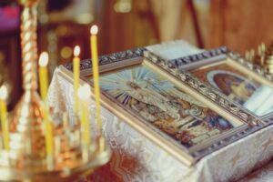 Что можно подарить православному человеку?