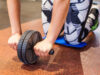 Тренажерный ролик для пресса: эффективен ли он?