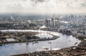 Остров из использованных влажных салфеток изменил течение Темзы