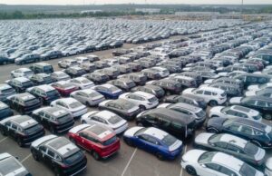 Перевалочные хабы в России забиты машинами вопреки кризису. Фоторепортаж