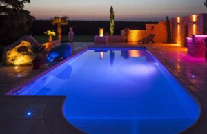 Освещение в бассейне: особенности установки