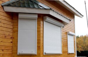 Защитные ролеты: принцип работы, параметры выбора