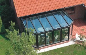 Поликарбонат для остекления: характеристики, сферы применения