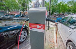 «Дороги назад нет». Как Европа решила заглушить бензиновые двигатели