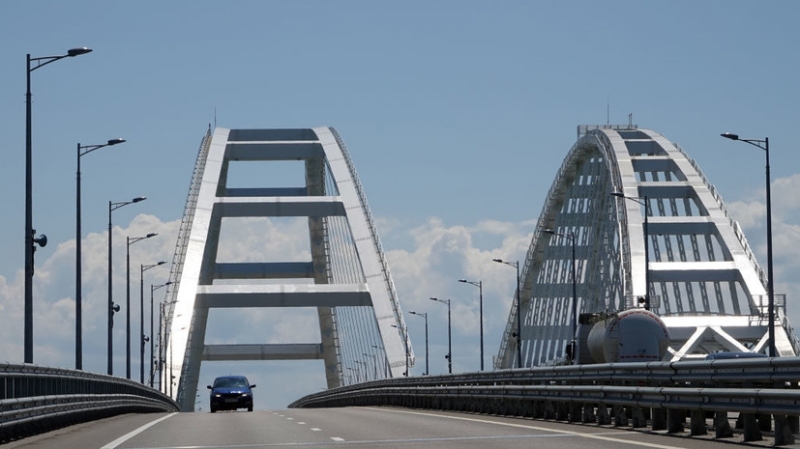 Хуснуллин: первый пролёт автомобильной части Крымского моста установлен