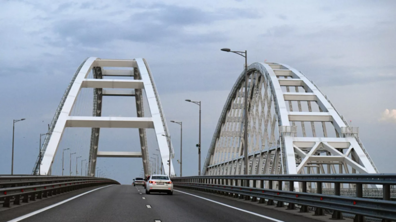 Хуснуллин сообщил об установке нового пролёта автомобильной части Крымского моста
