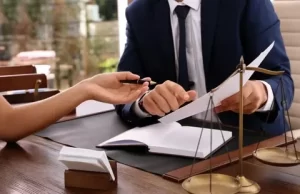 Услуги адвоката: кому и когда могут быть интересны?