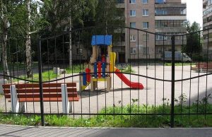 Детская площадка: какие ее основные части?