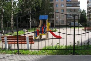 Детская площадка: какие ее основные части?