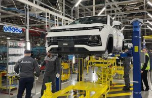 «Новые условия». Как российский автобизнес противостоял санкциям