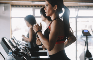 Всего шесть минут упражнений в день способны предотвратить развитие болезни Альцгеймера