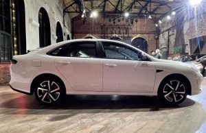 Возвращение забытого штрафа ГИБДД и недорогие седаны. Автоновости недели