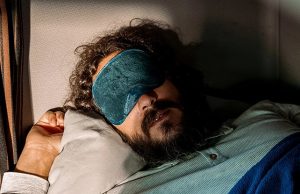 Использование маски для глаз во время сна улучшает память и скорость реакции