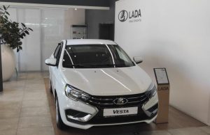 «Без допов никак». Почему Lada Vesta не купить по официальным ценам