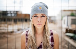 Женские шапки: виды, параметры выбора и носки