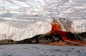 Секрет Кровавых водопадов Антарктиды поможет в изучении Вселенной