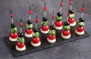 Рецепты вкусных канапе: идеи для ярких закусок