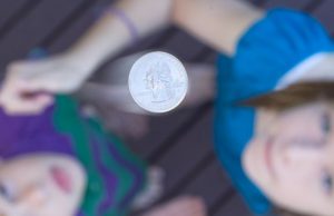 Шансы выбросить орла или решку на самом деле не равны 50/50