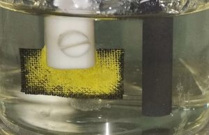 Электрифицированная ткань позволила извлечь уран из морской воды