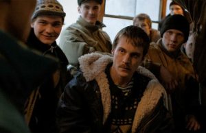 «Пешком не комильфо». На каких машинах ездят в сериале «Слово пацана»