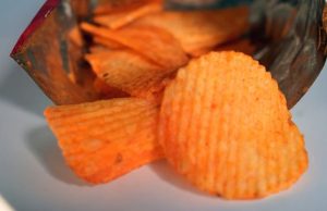 Увлечение ультрапереработанными продуктами повышает вероятность рака на десятки процентов