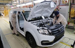 АвтоВАЗ начал выпуск первых Lada Largus в Ижевске